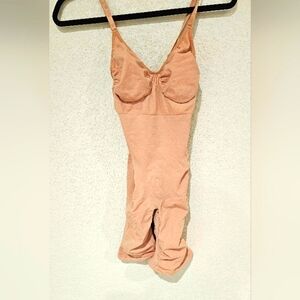 SKIMS Seamless sculpt mid thigh bodysuit. Worn Once. 4XL/5XL